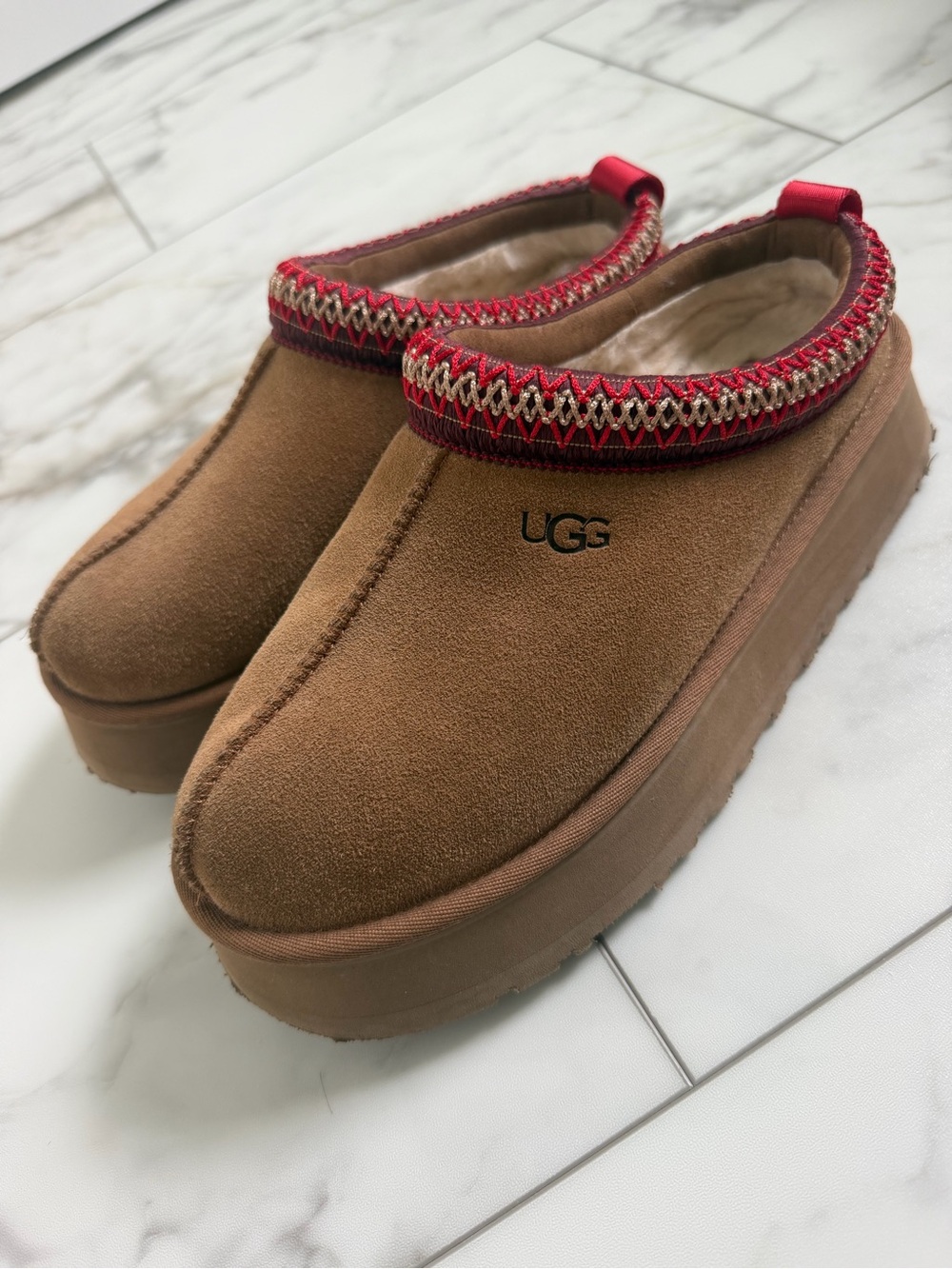 UGG Tazz Platform Slippers Chestnut Women’s Size 8